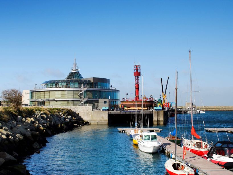 The Commissioners of Irish Lights (CIL) is the agency responsible for operating and maintaining aids to navigation in Irish coastal waters.