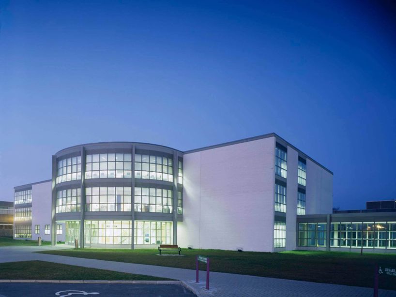 Dundalk Institute of Technology is a third level institution offering higher and further education to the north east of Ireland from its strategic location midway between Belfast and Dublin cities.