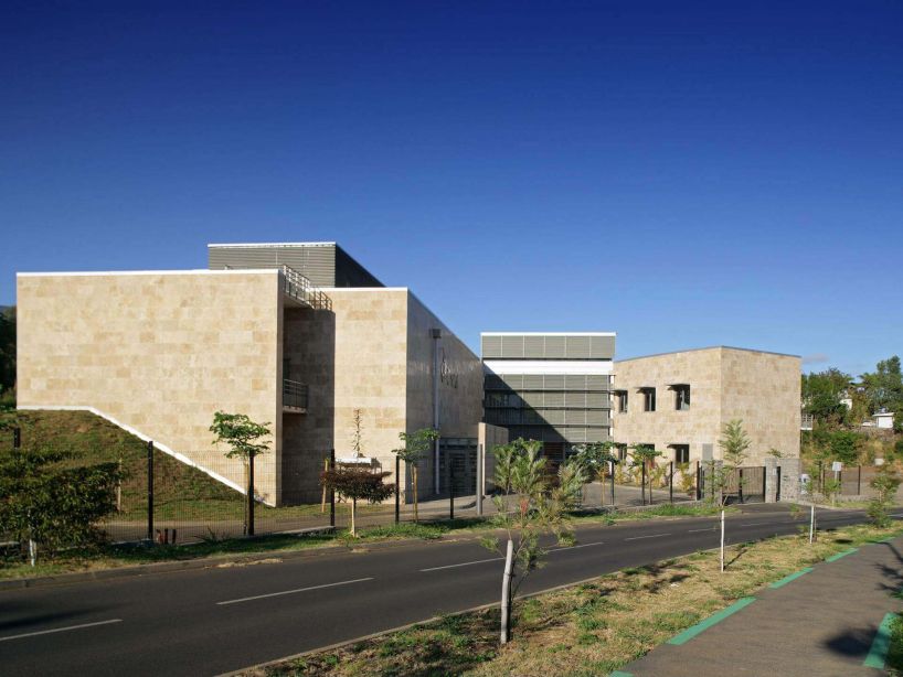 GIP Cyroi is a multidisciplinary biopharmaceutical research facility, constructed in two phases to accommodate an unusually diverse range of public and private sector users.
