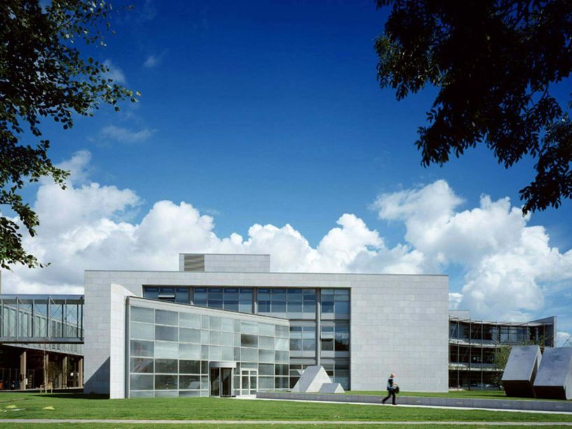 This major office development forms the latest phase of the RTE campus master plan by STW in the early 1960s.